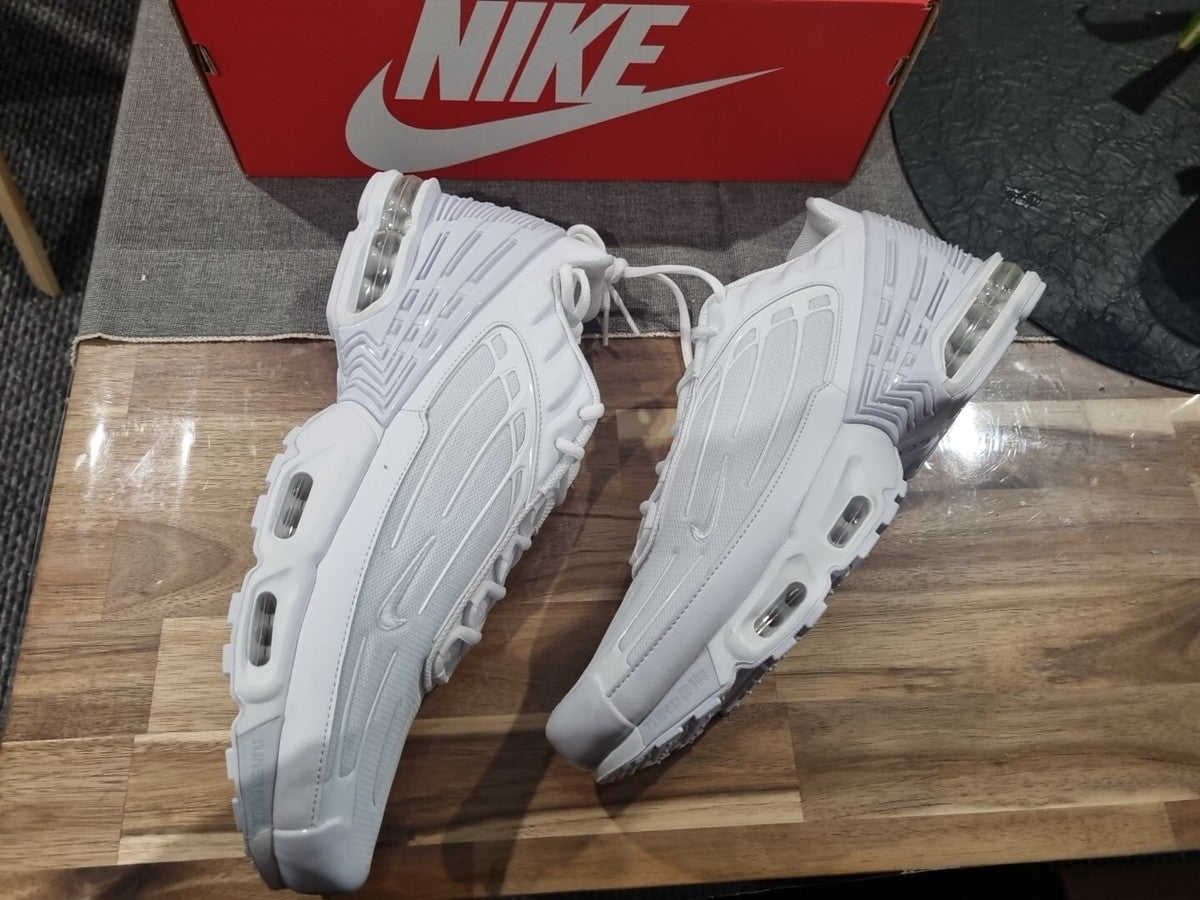 NIKE AIR MAX PLUS 3