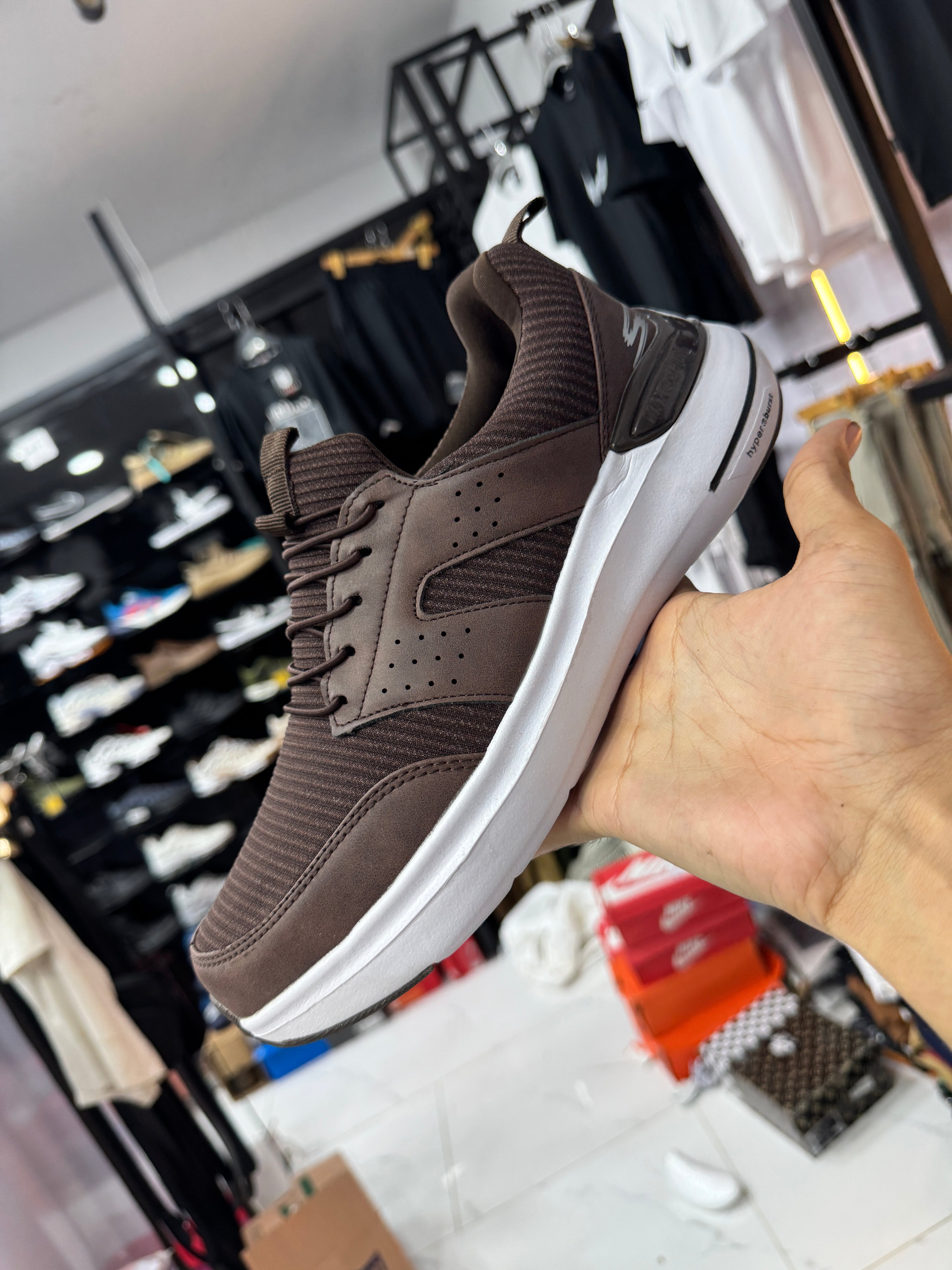 WHITE SOLE MEMORY FORM SLETCHER IN BROWN