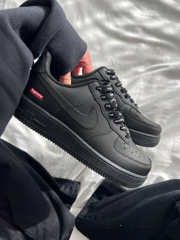 NIKE AIR FORCE SUBREME COLAB