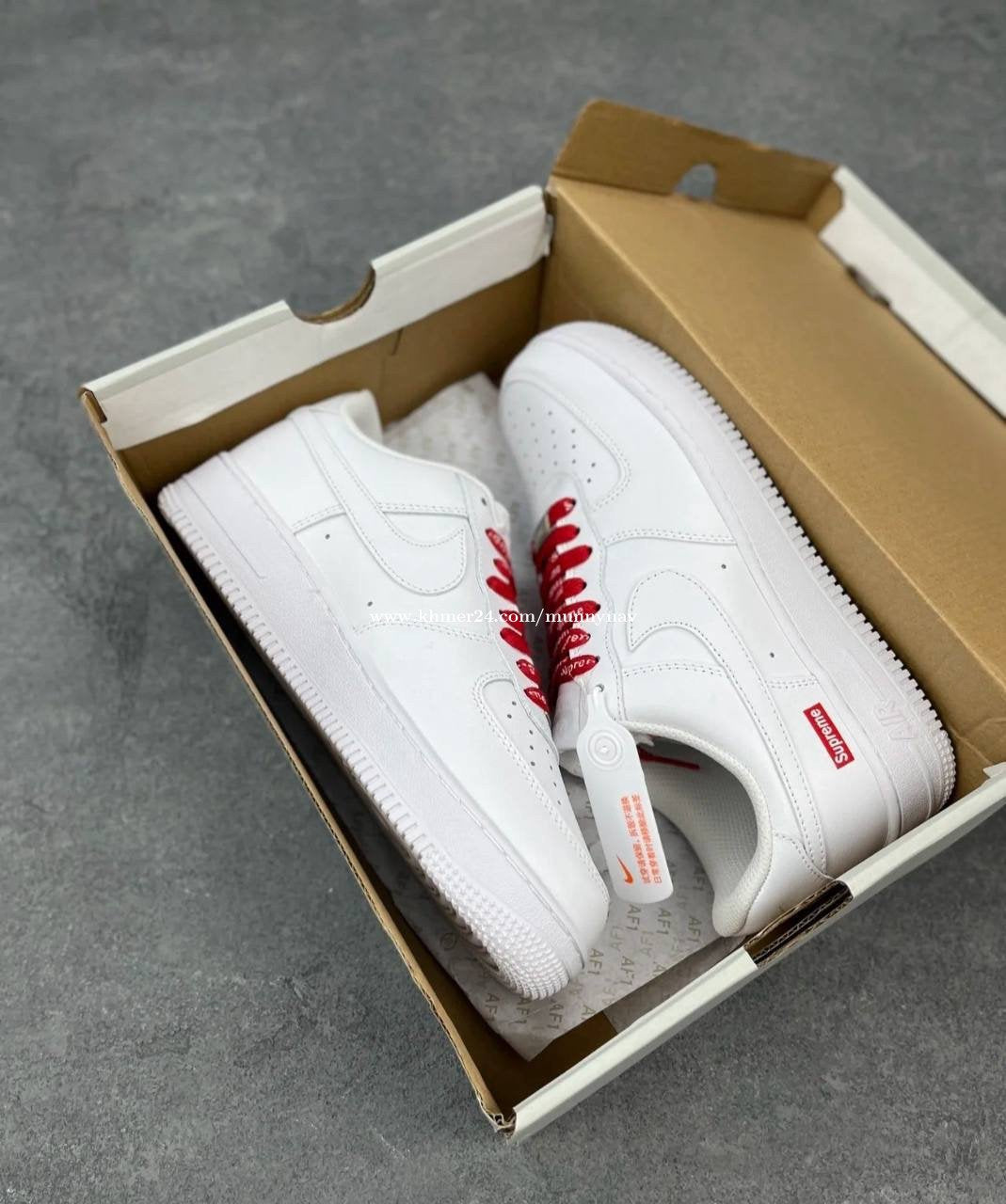 NIKE AIR FORCE SUBREME COLAB