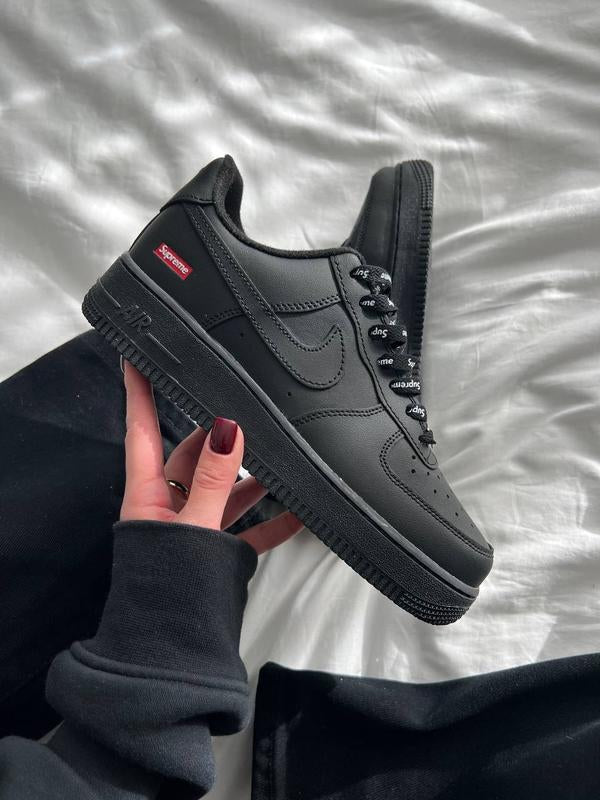 NIKE AIR FORCE SUBREME COLAB