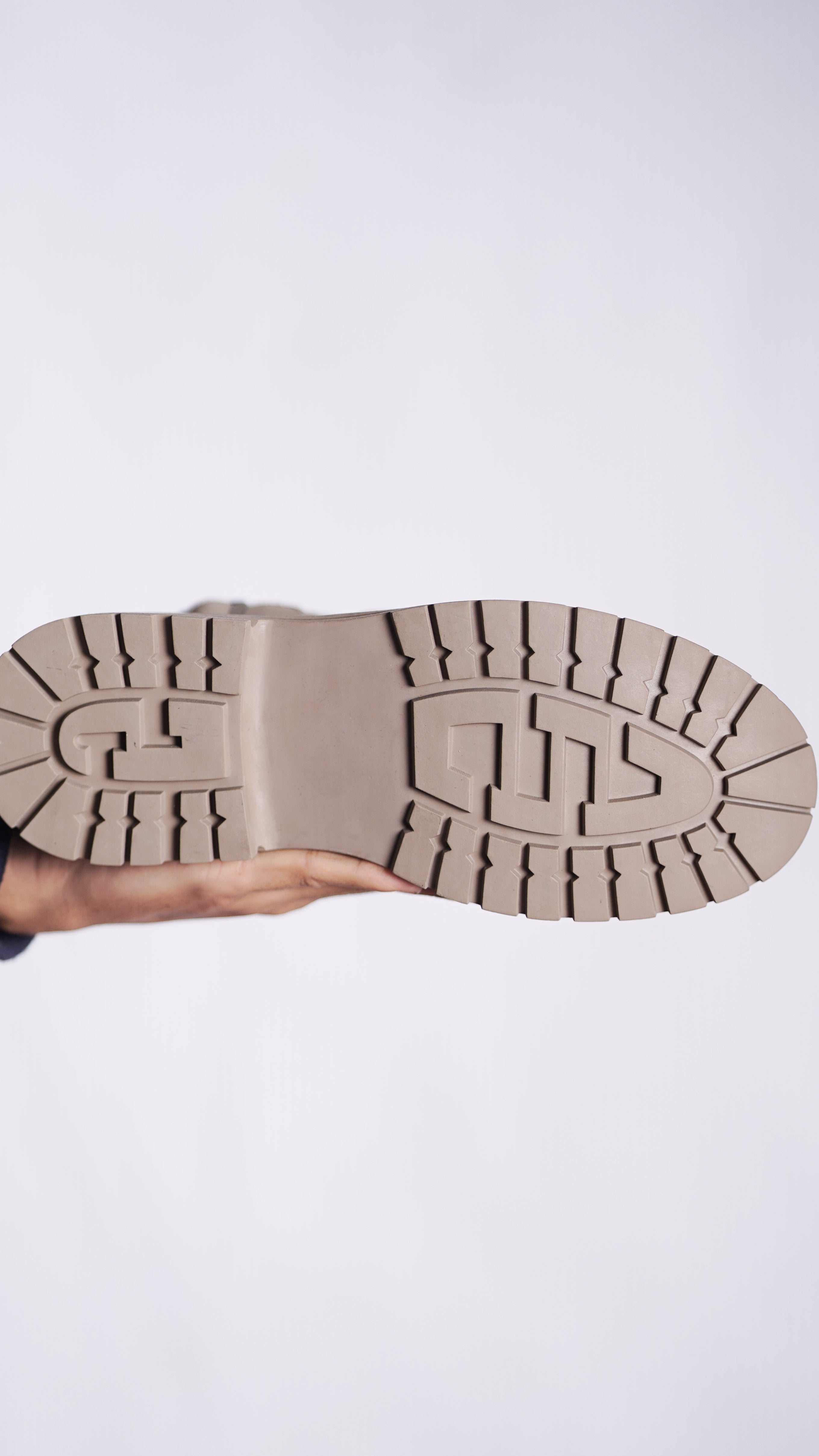 LOUIS VTN HIGH ANKLE PREMIUM SHOES