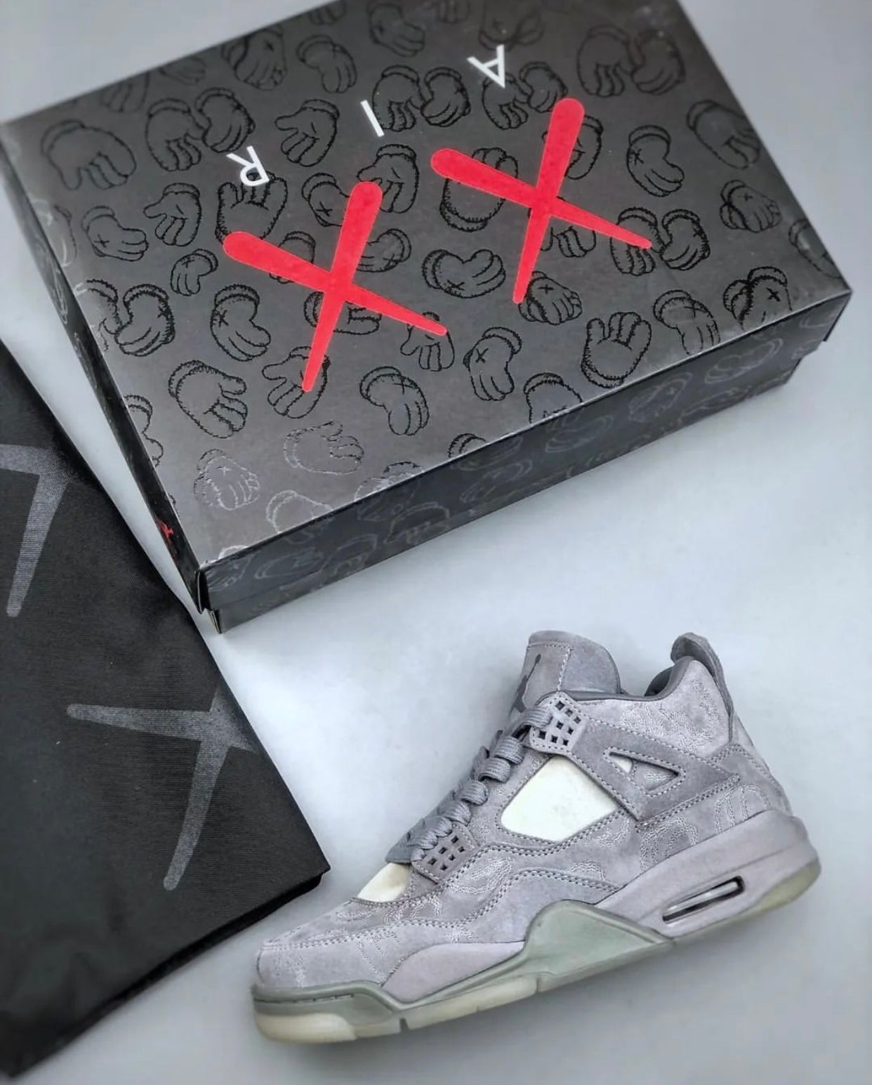 JORDEN 4 RETRO KAWS