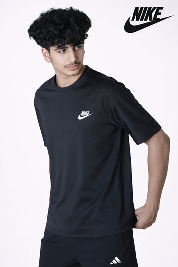 NIKE EMBOSED STRECH T SHIRT
