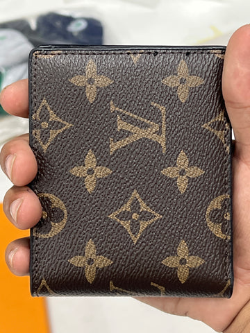 22 LOUIS VUITTON PREMIUM WALLET