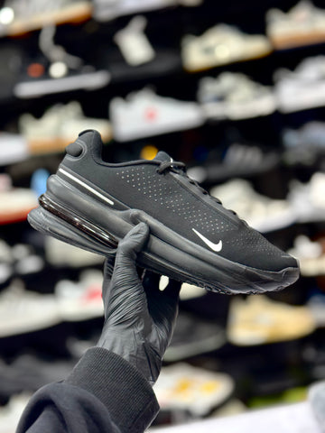 NIKE AIR ZOOM UPTURN SC SHOES