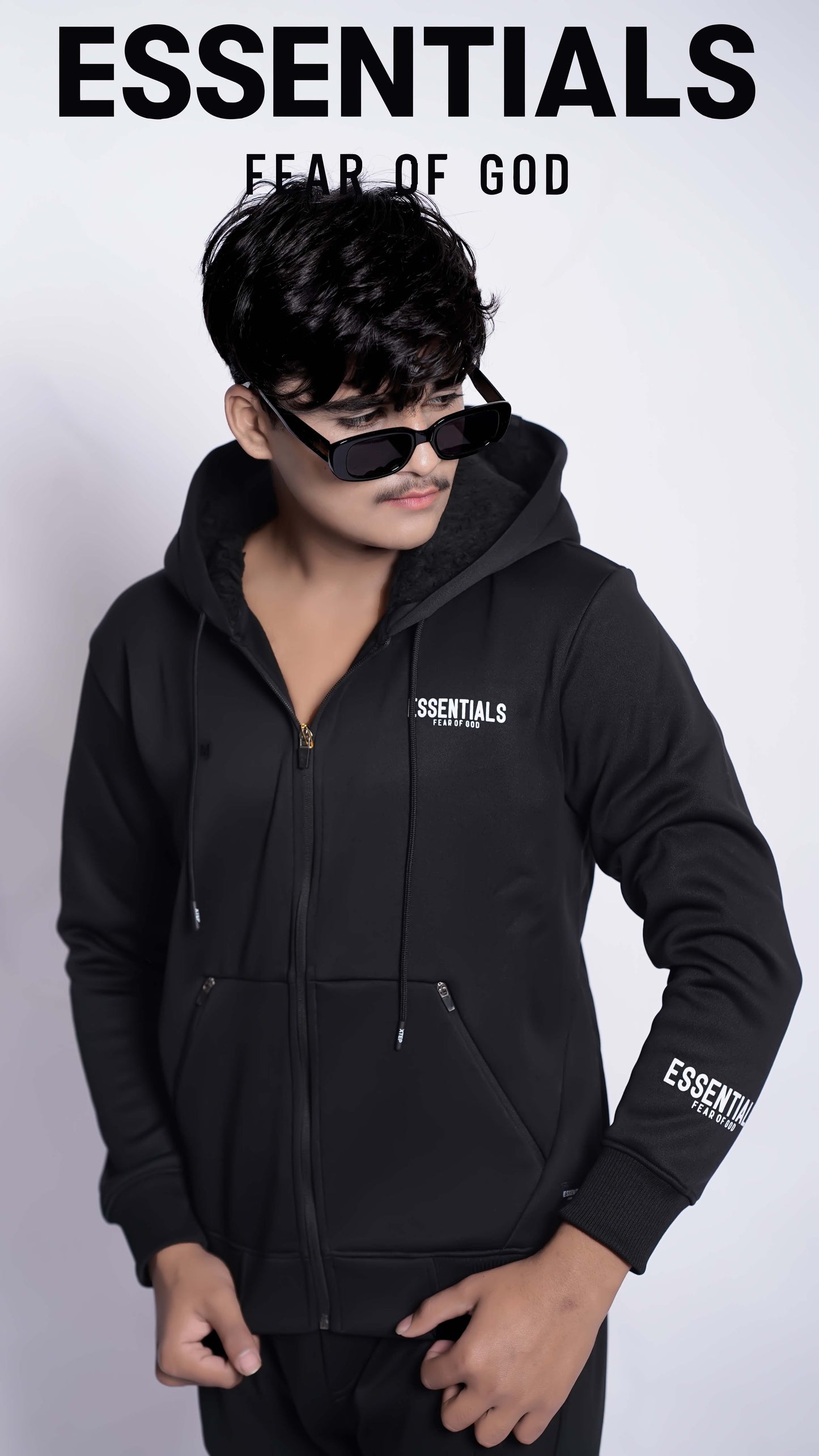 ESSENTIAL HODDIE IN FLEECE