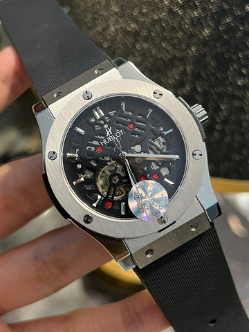 HUBLOT CLASSIC FUSION BLACK DIAL RUBBER STRAP