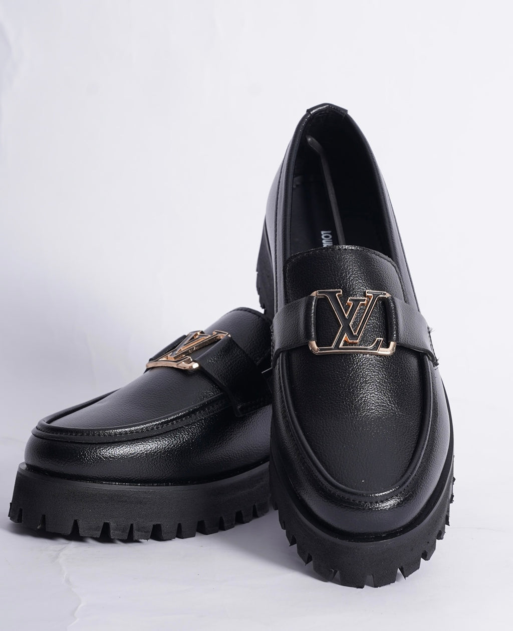 LV SUEDE SHOES MADE IN VCEITNAM