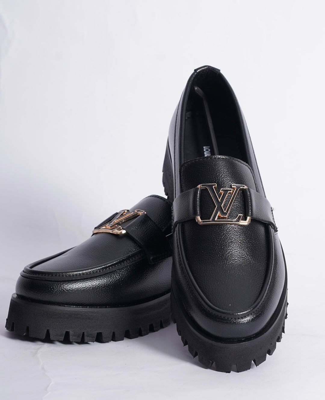 LV SUEDE SHOES MADE IN VCEITNAM