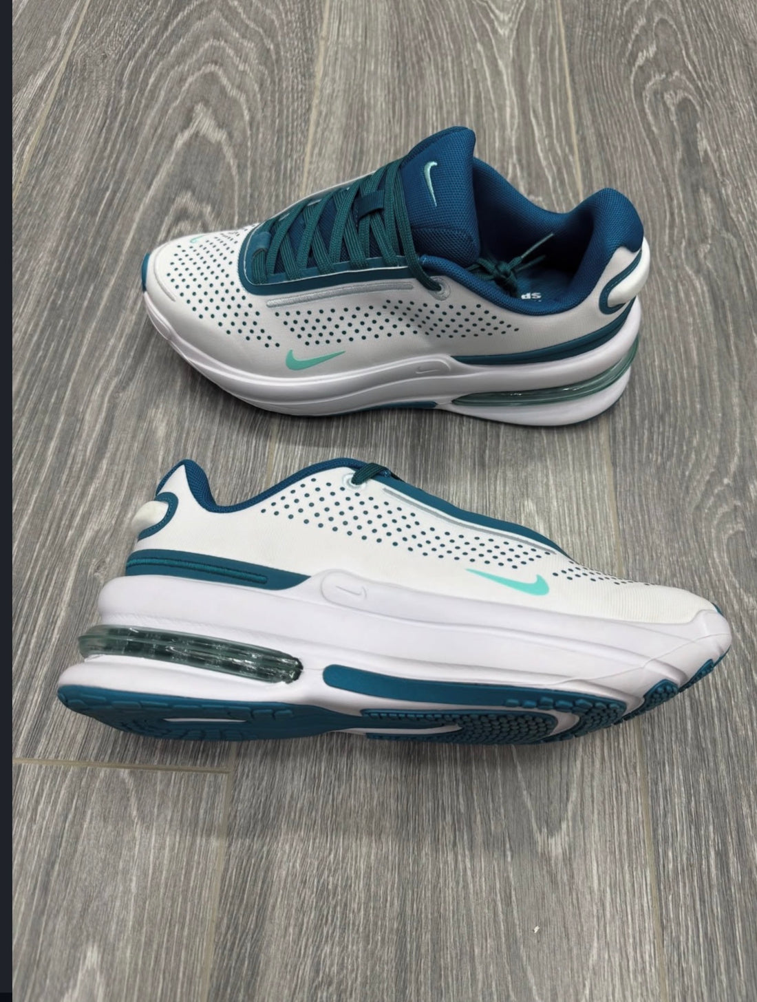 NIKE AIR ZOOM UPTURN SC SHOES