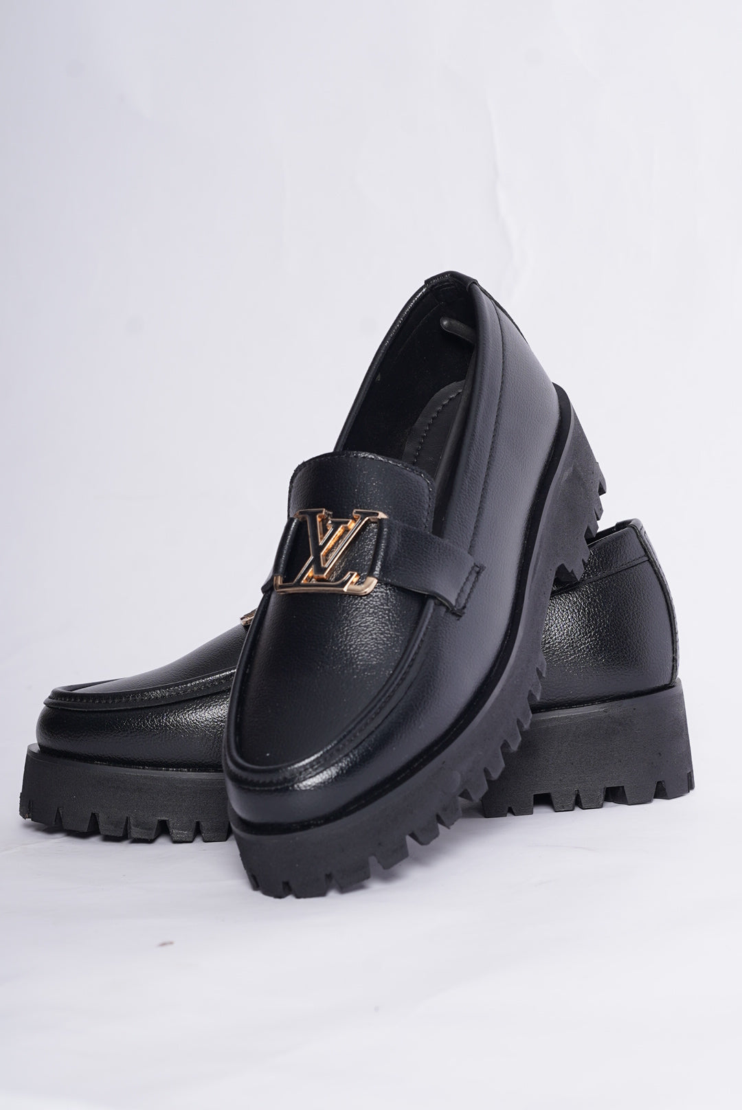 LV SUEDE SHOES MADE IN VCEITNAM