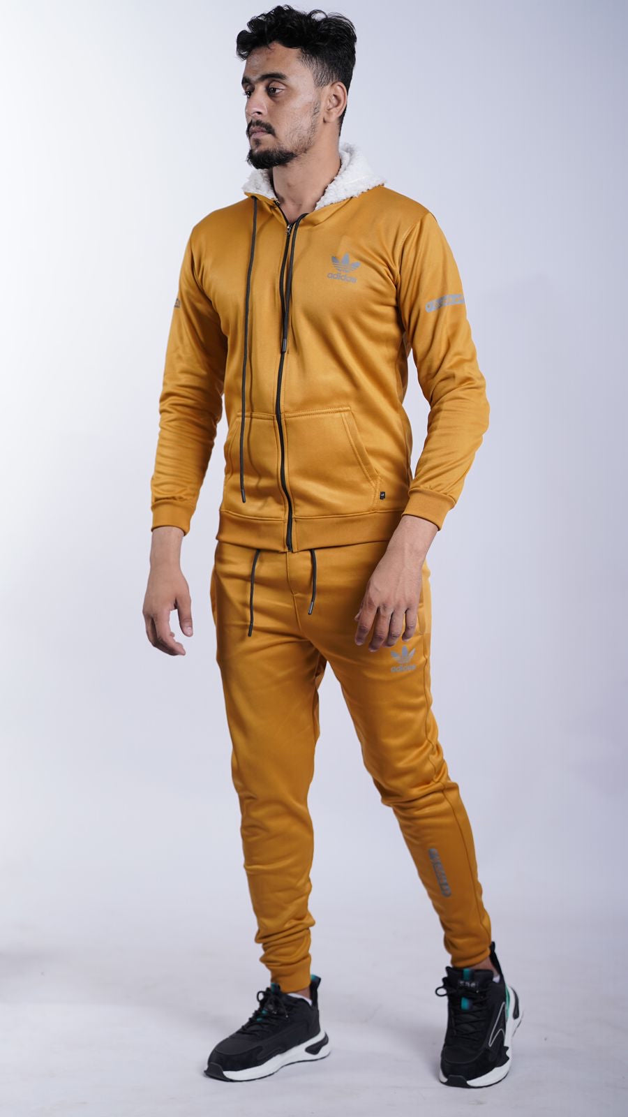 ADIDAS LOGO ZIPER TRACK SUIT