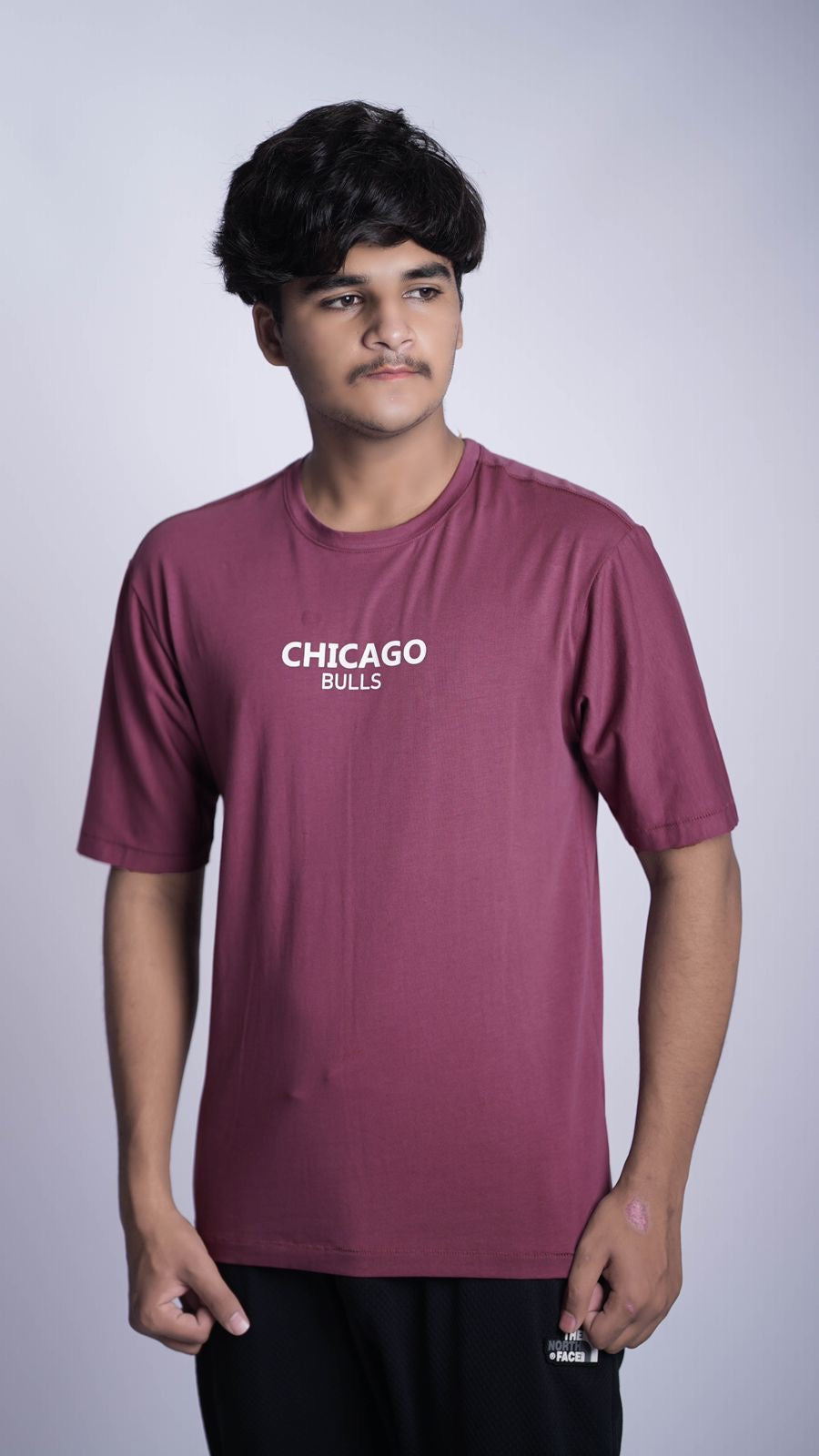 CHICAGGO BULLS DOWNSHOULER 100% HYBRID T-SHIRT