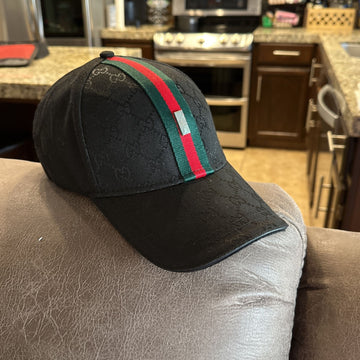 GUCCI ALL OVER EMBOSED STRIPE BUCKLE CAP