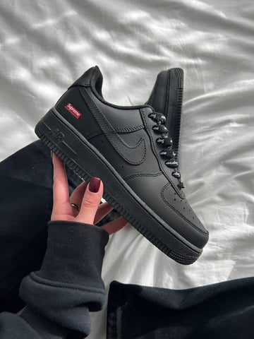 NIKE AIR FORCE SUBREME COLAB