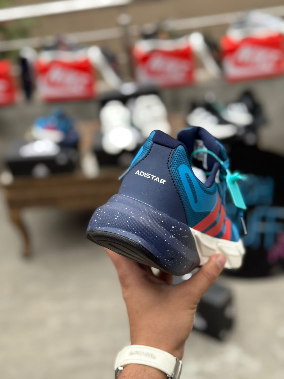 ADI SHOES MADE IN VEITNAM