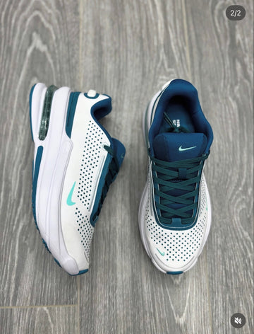 NIKE AIR ZOOM UPTURN SC SHOES