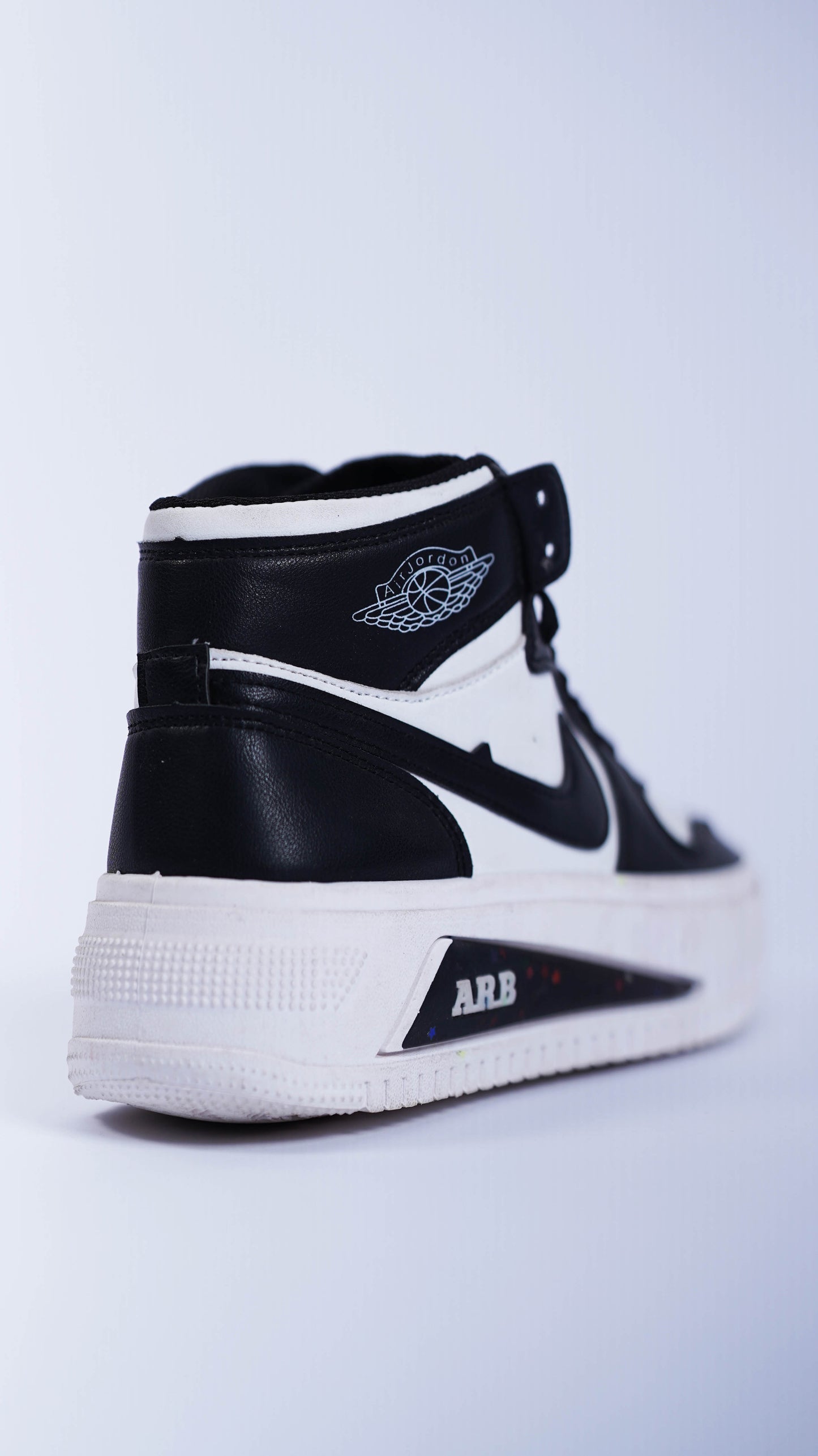 NIKE HIGH  ANKLE SNEAKERS MADE IN VITNAM