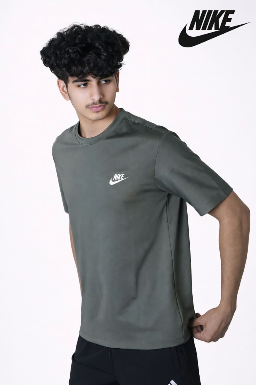 NIKE EMBOSED STRECH T SHIRT