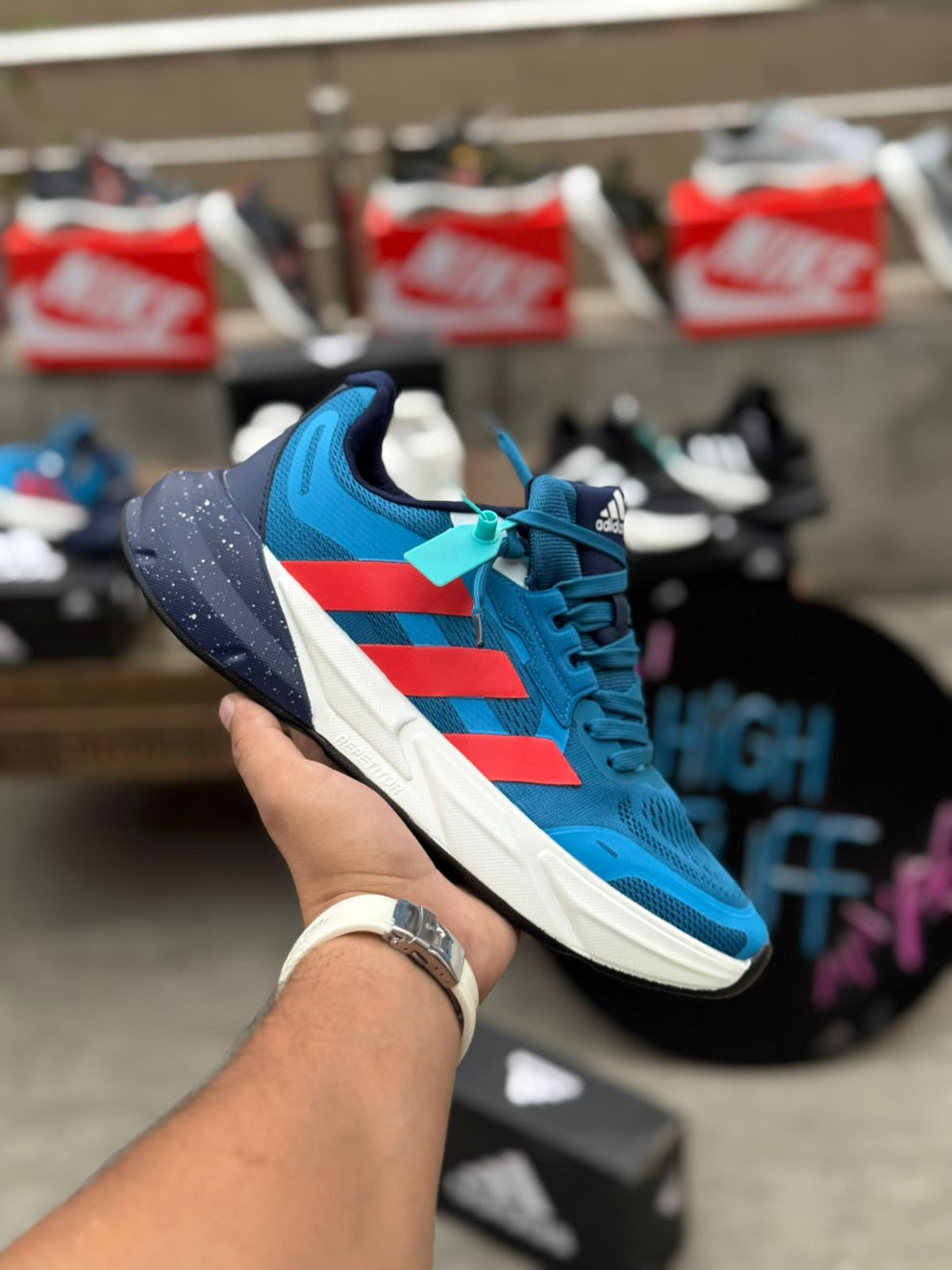 ADI SHOES MADE IN VEITNAM