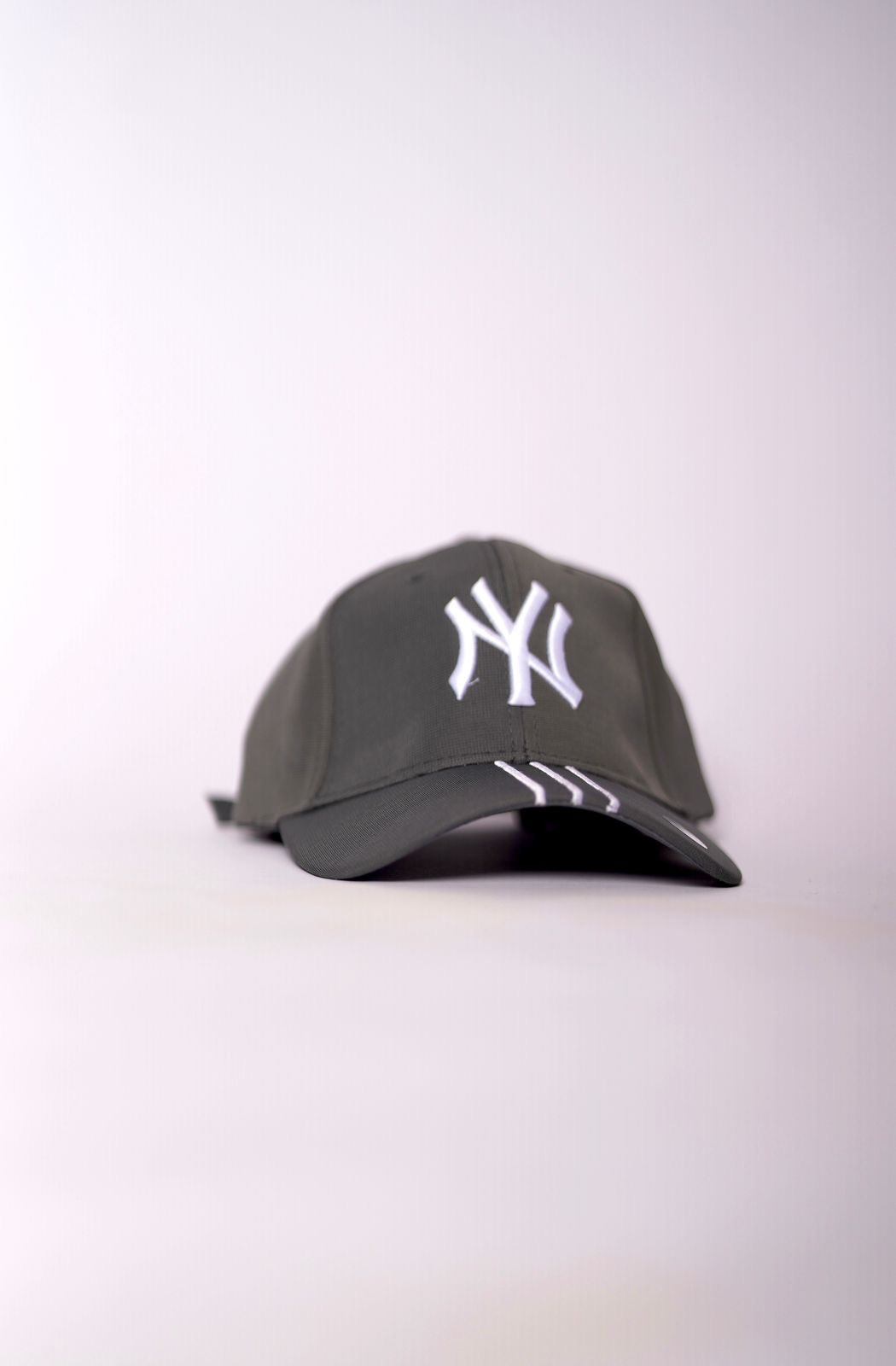 NEW YORK EMBROIDERED 3 LINE LOGO