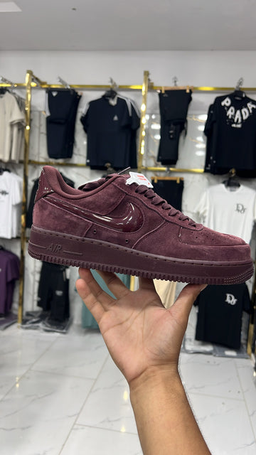 NIKE AIRFORCE 1 SUEDE SHOES