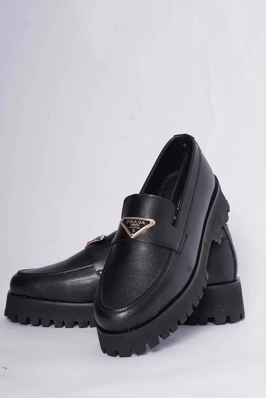 PRADA LEATHER SHOES MADE IN VCEITNAM